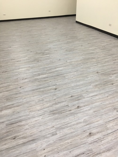 蘆洲區中山一路鋪塑膠地磚